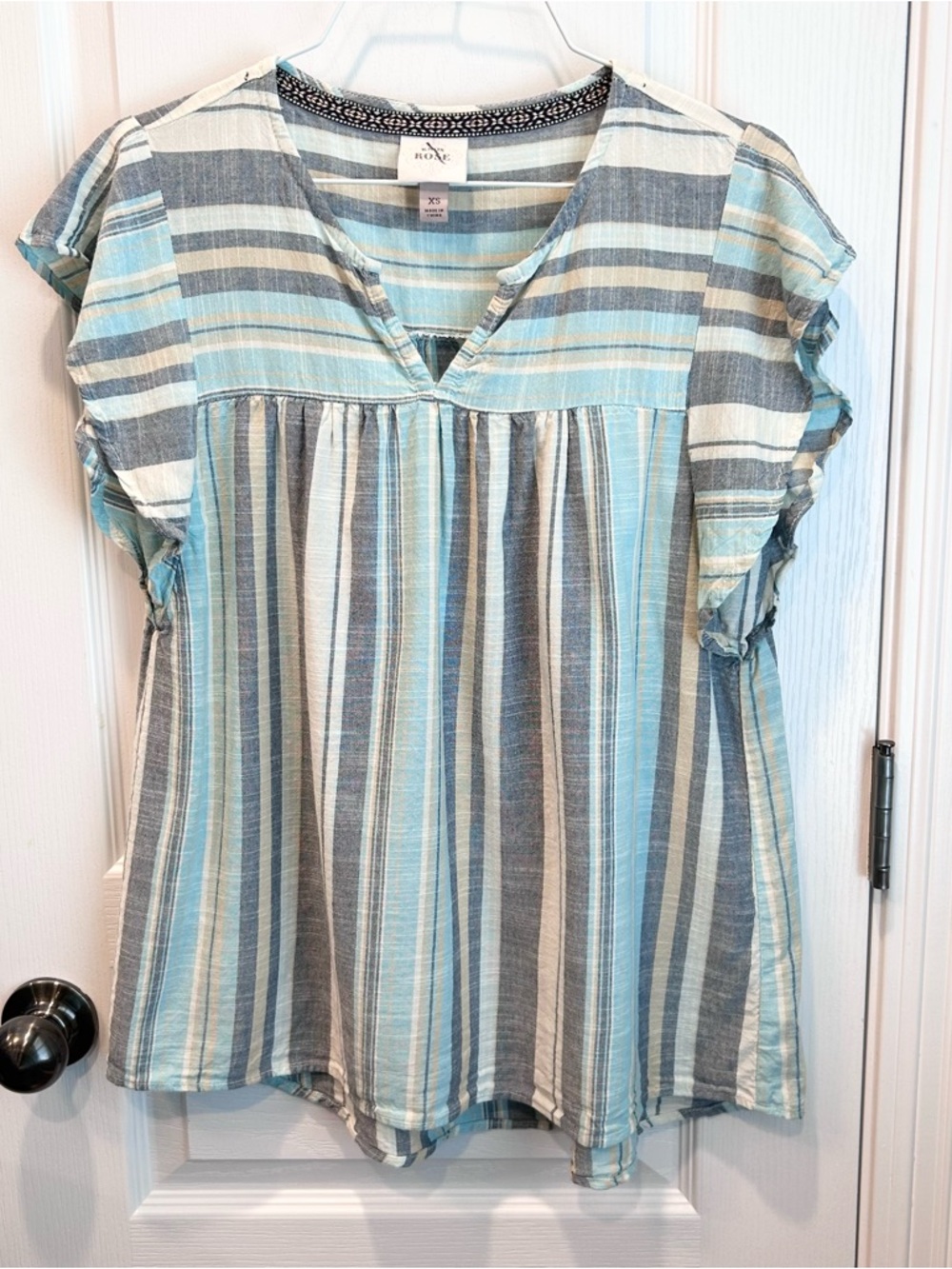 Knox Rose Women’s Blue/Teal Striped V-Neck Flutter Sleeve Babydoll Style Top XS